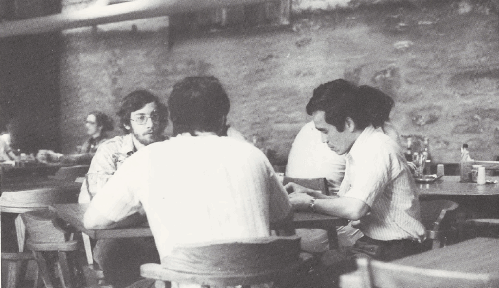 Students eating lunch at The Rat in 1975